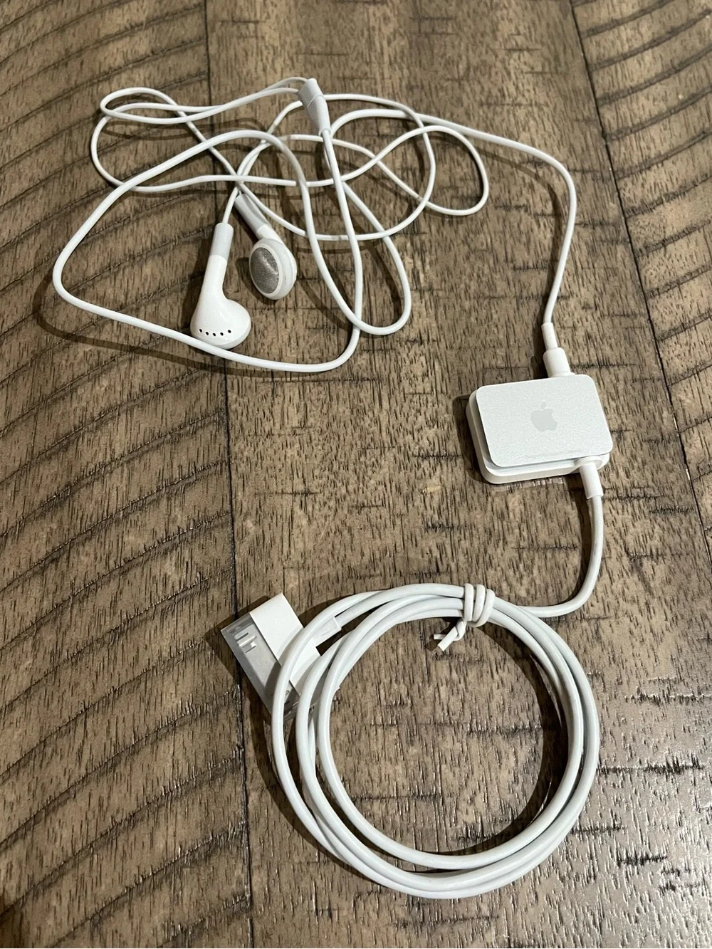 Apple iPod A1187 FM Radio Remote 2007, Authentic 4th Gen Mini White w/ Ear Buds